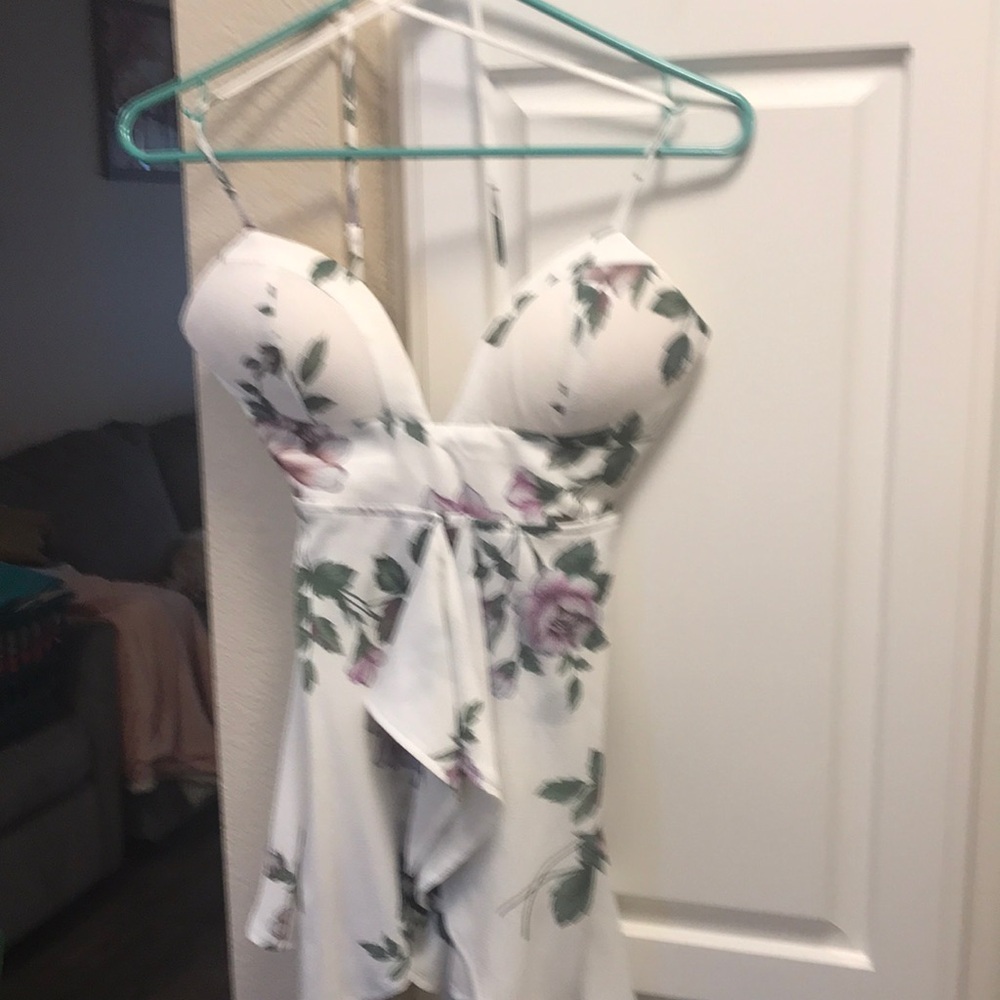 Latiste by Amy ivory white rose cutout ruffle front shorts romper NWT